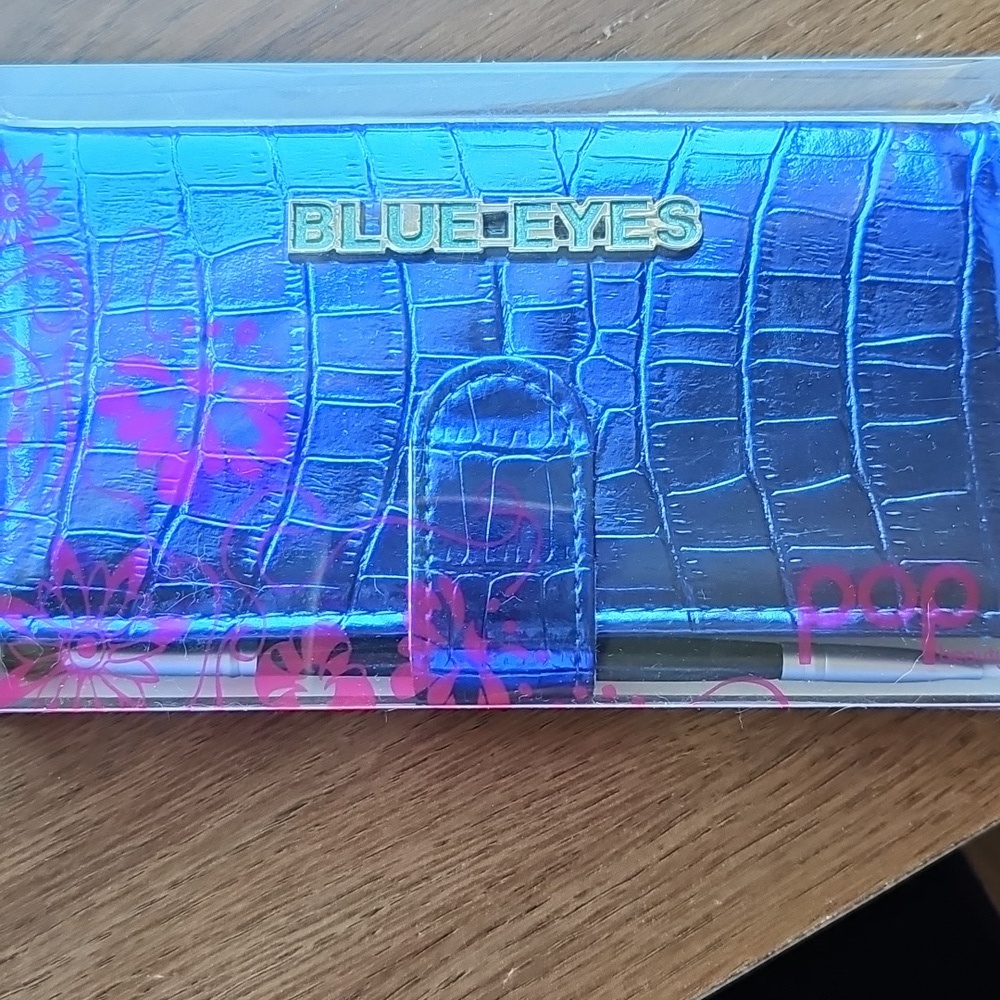 Vintage Pop Beauty Blue Eyes Eyeshadow Palette - Collector's Item - Never Used - Picture 2 of 8